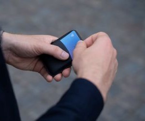 Cryptocurrencies ផ្តល់នូវសក្តានុពលត្រឡប់មកវិញខ្ពស់ និងសេរីភាពហិរញ្ញវត្ថុកាន់តែច្រើនតាមរយៈវិមជ្ឈការ ប្រតិបត្តិការនៅក្នុងទីផ្សារដែលបើកចំហ 24/7 ។ ទោះជាយ៉ាងណាក៏ដោយ ពួកវាជាទ្រព្យសម្បត្តិដែលមានហានិភ័យខ្ពស់ដោយសារតែការប្រែប្រួលខ្លាំង និងកង្វះបទប្បញ្ញត្តិ។ ហានិភ័យចម្បងរួមមានការខាតបង់ឆាប់រហ័ស និងការបរាជ័យផ្នែកសុវត្ថិភាពតាមអ៊ីនធឺណិត។ គន្លឹះនៃភាពជោគជ័យគឺការវិនិយោគតែជាមួយយុទ្ធសាស្រ្តច្បាស់លាស់ និងជាមួយដើមទុនដែលមិនប៉ះពាល់ដល់ស្ថិរភាពហិរញ្ញវត្ថុរបស់អ្នក។