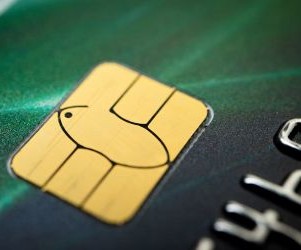 Forex ផ្តល់ឱកាសដើម្បីទទួលបានប្រាក់ចំណេញពីការប្រែប្រួលរវាងរូបិយប័ណ្ណសកលនៅក្នុងទីផ្សាររាវខ្ពស់ដែលធ្វើពាណិជ្ជកម្ម 24 ម៉ោងក្នុងមួយថ្ងៃ ប៉ុន្តែវាក៏ជាសង្វៀនដែលមានហានិភ័យខ្ពស់ផងដែរ ដោយសារអានុភាព ការប្រែប្រួលខ្លាំង និងផលប៉ះពាល់នៃព័ត៌មានម៉ាក្រូសេដ្ឋកិច្ច។ គន្លឹះគឺការធ្វើពាណិជ្ជកម្មជាមួយយុទ្ធសាស្រ្តច្បាស់លាស់ ការគ្រប់គ្រងហានិភ័យយ៉ាងតឹងរ៉ឹង ហើយមានតែដើមទុនដែលអ្នកអាចមានលទ្ធភាពបាត់បង់ដោយមិនប៉ះពាល់ដល់ស្ថិរភាពហិរញ្ញវត្ថុរបស់អ្នក។