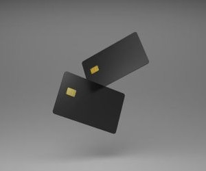 Forex ផ្តល់ឱកាសដើម្បីទទួលបានប្រាក់ចំណេញពីការប្រែប្រួលរវាងរូបិយប័ណ្ណសកលនៅក្នុងទីផ្សាររាវខ្ពស់ដែលធ្វើពាណិជ្ជកម្ម 24 ម៉ោងក្នុងមួយថ្ងៃ ប៉ុន្តែវាក៏ជាសង្វៀនដែលមានហានិភ័យខ្ពស់ផងដែរ ដោយសារអានុភាព ការប្រែប្រួលខ្លាំង និងផលប៉ះពាល់នៃព័ត៌មានម៉ាក្រូសេដ្ឋកិច្ច។ គន្លឹះគឺការធ្វើពាណិជ្ជកម្មជាមួយយុទ្ធសាស្រ្តច្បាស់លាស់ ការគ្រប់គ្រងហានិភ័យយ៉ាងតឹងរ៉ឹង ហើយមានតែដើមទុនដែលអ្នកអាចមានលទ្ធភាពបាត់បង់ដោយមិនប៉ះពាល់ដល់ស្ថិរភាពហិរញ្ញវត្ថុរបស់អ្នក។